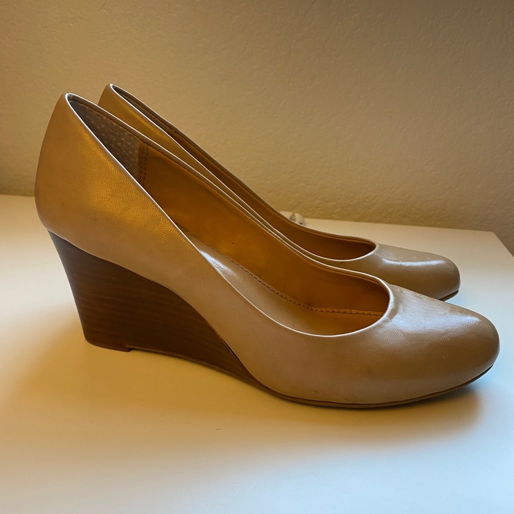 NINE WEST womens 7.5 tan wedge heel